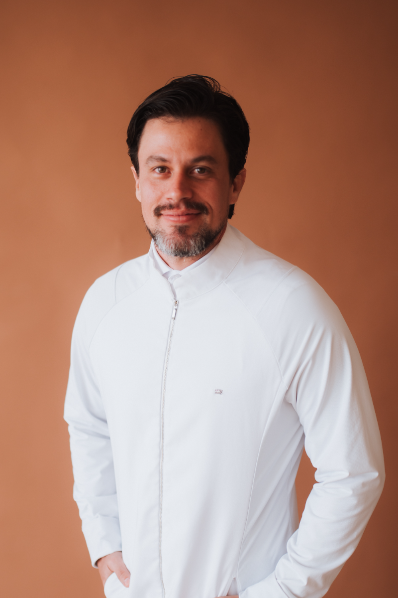 Dr. Arthur Harger em jaleco